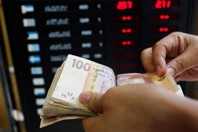 قبل أيام من عقد اجتماع بنك المغرب.. الدرهم تحت ضغط الدولار