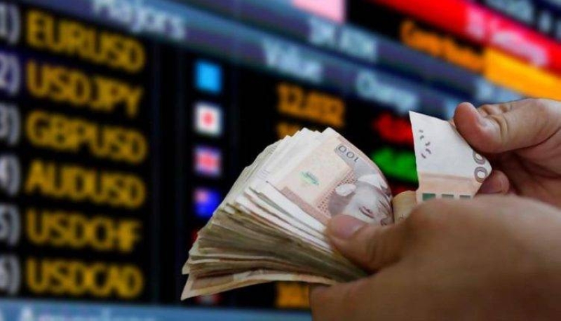 الدرهم يتراجع أمام الدولار ويبطئ أذونات استيراد عاجلة