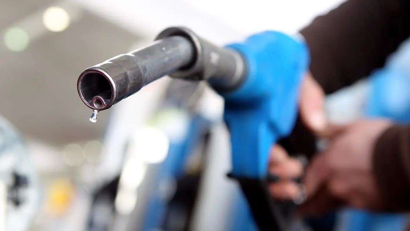 أسعار النفط تهوي إلى مستويات جديدة بنهاية الأسبوع