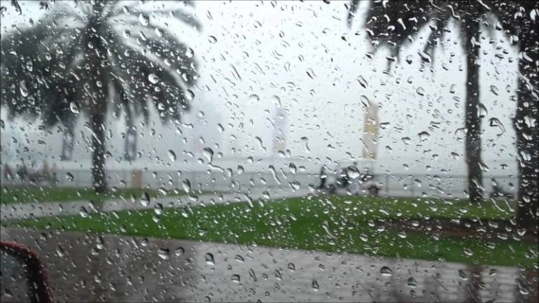 نشرة إنذارية.. الأرصاد تحذر من أمطار قوية بهذه المناطق