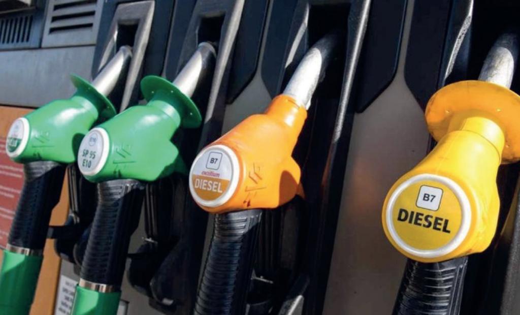 ارتفاع قياسي في أسعار النفط ينذر بزيادات في المحطات