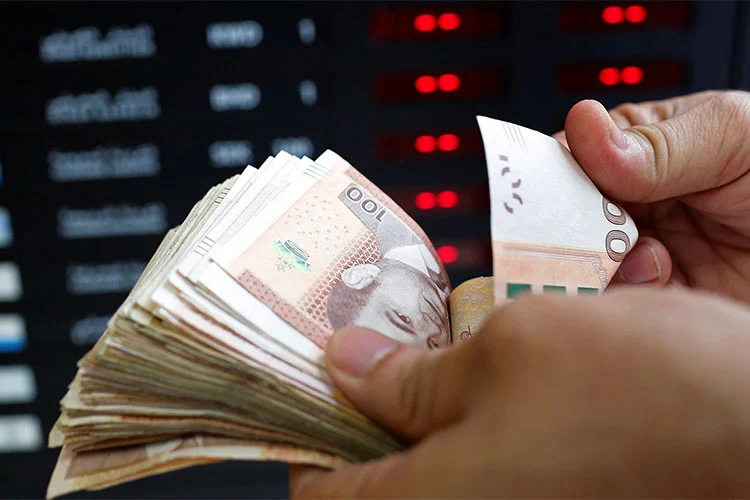 الدرهم يقاوم تقلبات الدولار في أسواق الصرف
