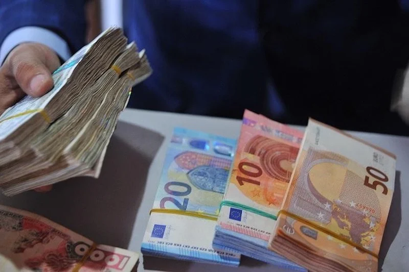 حجز ما مجموعه 167 مليون درهم من العملات خلال عمليات مراقبة المسافرين